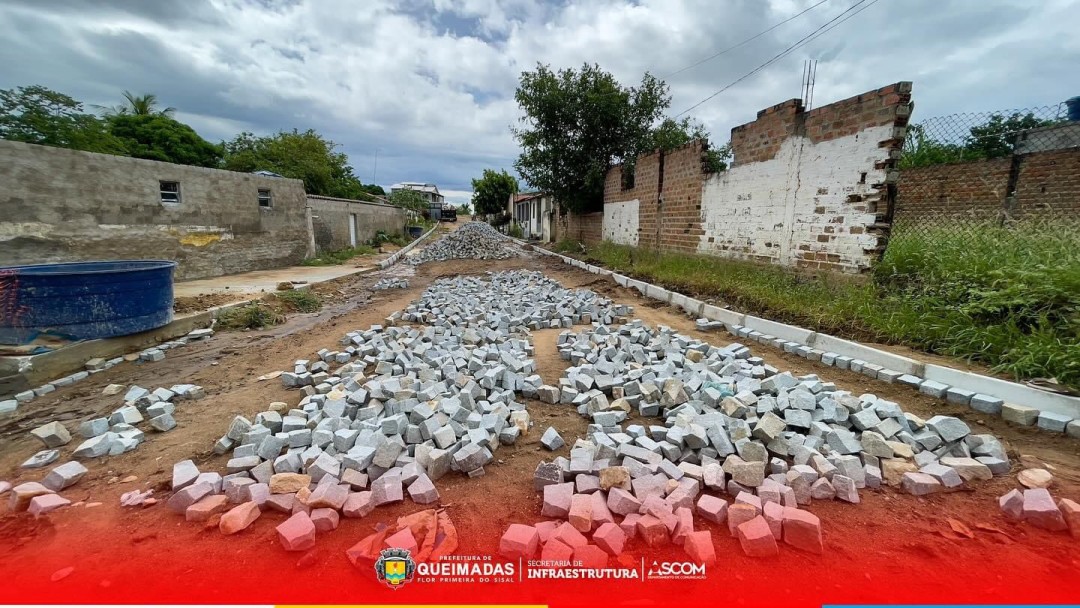 Calçamento da Rua Saturnino Araújo no Alecrim em fase de conclusão.