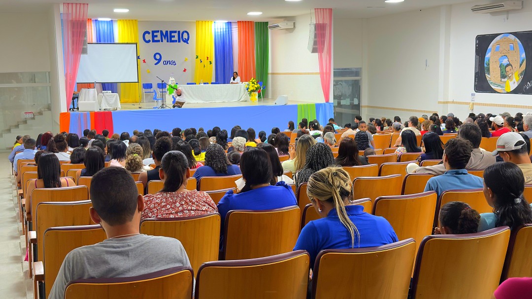 CEMEIQ celebra 9 anos de história com auditório lotado em Bate-papo Inclusivo sobre Superação com o palestrante Cláudio Vieira
